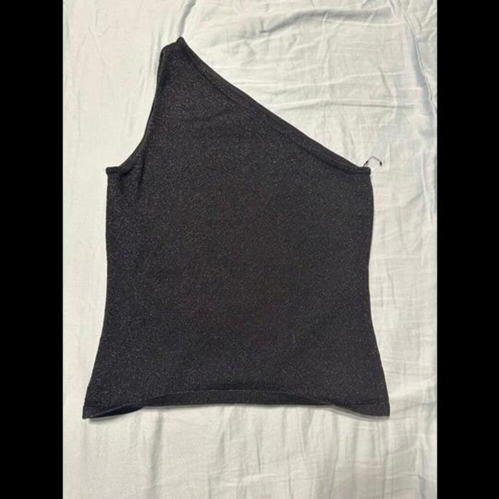 Make a statement with the trendy one-shoulder top from Express